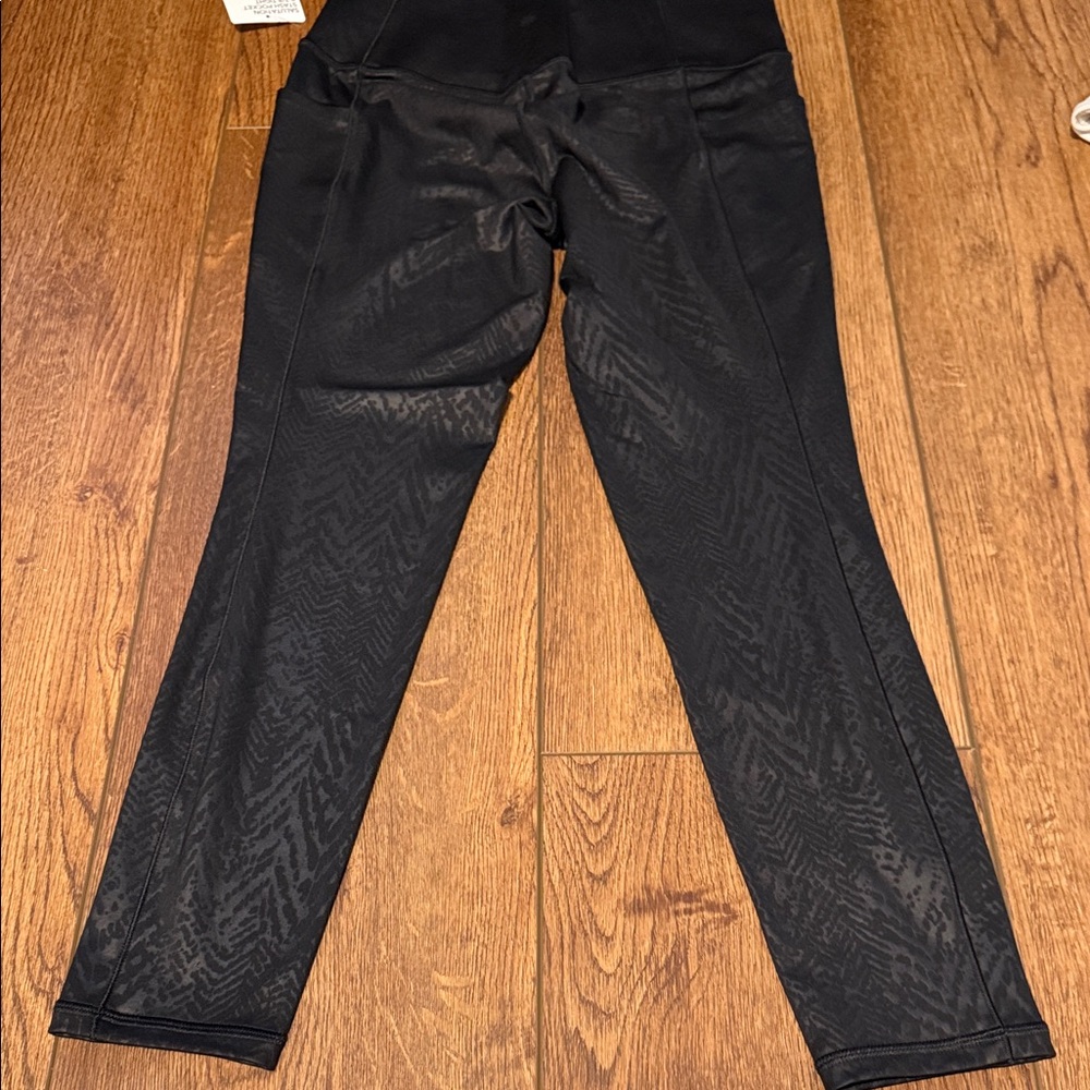 Athlete salutation Black 7/8 Tight with Stash Pocket size M NWT